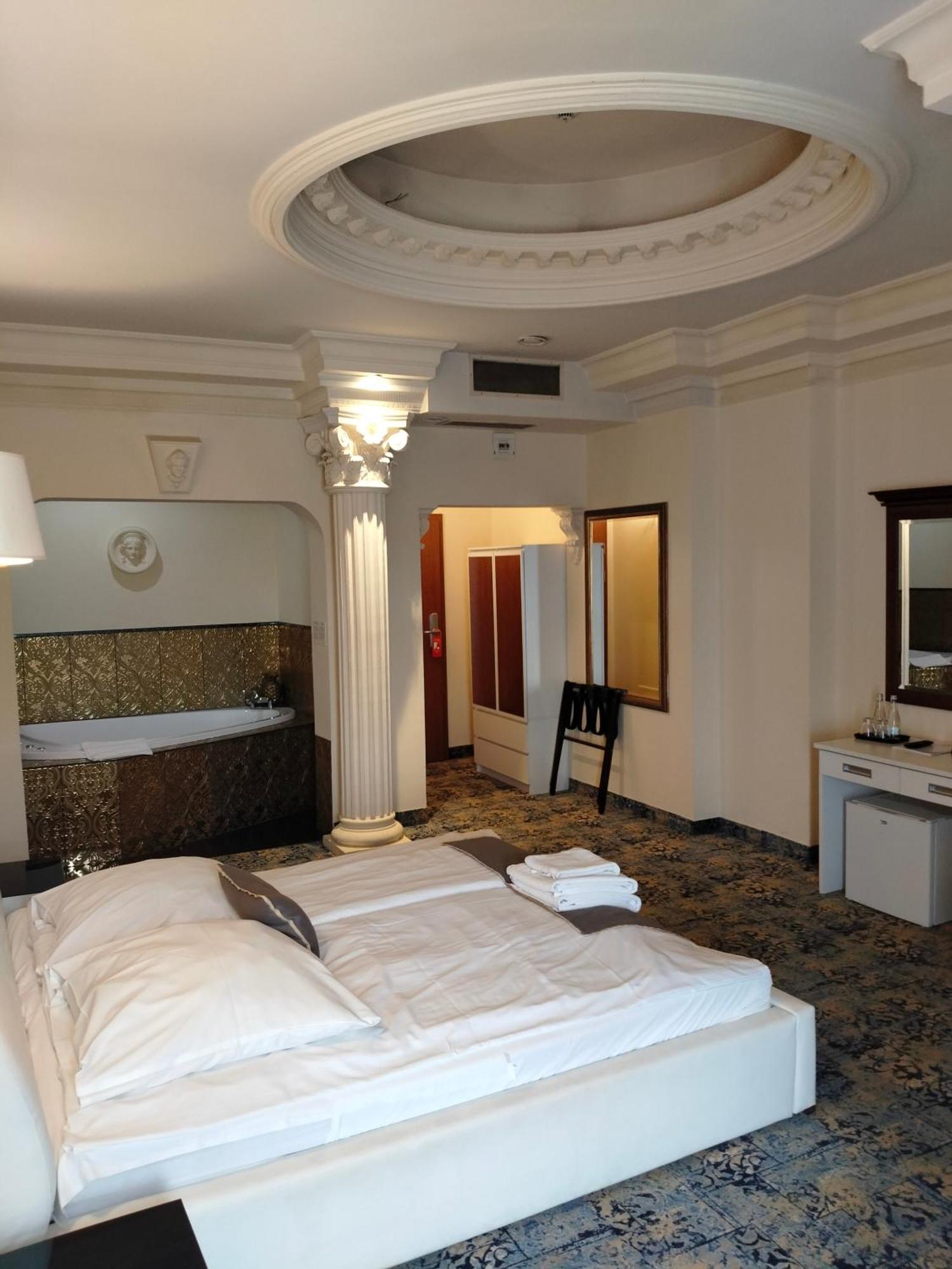 Hotel Venecia Palace Michalowice  Exterior photo